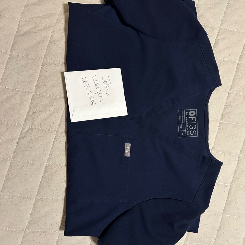 Figs scrub top